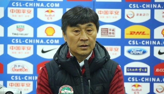 哈维对罗梅乌失去信心巴萨主帅哈维对罗梅乌失去了信心，俱乐部想找像前荷兰国家队球员戴维斯那样的强力后腰。